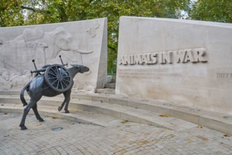 Animals in war memorial
