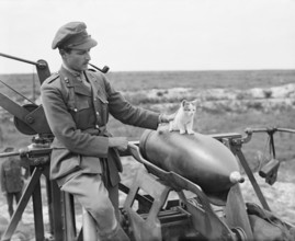 An officer of the 444th Siege Battery, Royal Garrison Artillery (RGA), smokes a pipe as he
