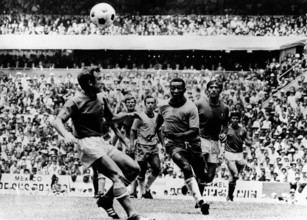 May 31, 1970 - Mexico City, Mexico - Brazilian soccer player PELE playing in the World Cup. (Credit Image: © Keystone Press Agency/ZUMA Press Wire)