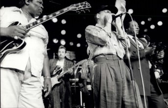 1969 - B.B.King: Famous blues-guitarist B.B.King is seen here during his performance at the Montreux Jazz Festival, on July 9. To his left, Claude Nobs, founder of the Montreux Jazz Festival. © Keysto...