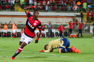 Rio De Janeiro, Brazil. 08th Nov, 2017. Player Vinícius Júnior do Flamengo celebrating the goal during the match between Flamengo and Cruzeiro held at the Estádio Luso Brasileiro (Ilha do Urubú) in Ri...