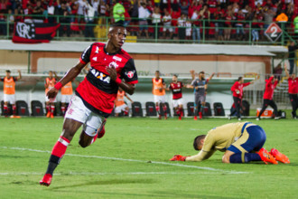 Rio De Janeiro, Brazil. 08th Nov, 2017. Player Vinícius Júnior do Flamengo celebrating the goal during the match between Flamengo and Cruzeiro held at the Estádio Luso Brasileiro (Ilha do Urubú) in Ri...