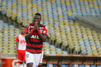 Rio De Janeiro, Brazil. 18th Apr, 2018. The player Vinícius Júnior regrets lost goal Flamengo vs. Santa Fé held at Estadio do Maracanã in Rio de Janeiro, RJ. Credit: Rodrigo Chadí/FotoArena/Alamy Live...