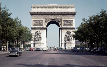 Der Arc de Triomphe de l’Étoile (dt. Triumphbogen des Sterns) oder kurz Arc de Triomphe ist ein von 1806 bis 1836 errichtetes Denkmal an der Place Cha