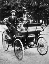 Une des premières "voiturettes" Peugeot