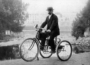 Georges Bouton on the first Dion Bouton tricycle, 1895