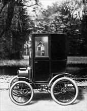 La première "conduite intérieure" du monde, établie par Renault en 1899