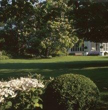 The British Embassy gardens in Paris