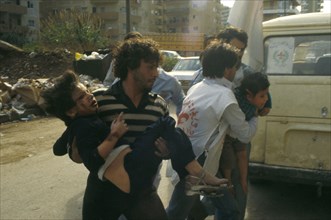 Scènes de violence dans les rues pendant la guerre du Liban (1982-83)