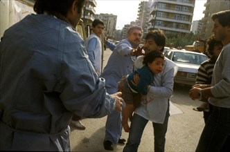 Scène de violence dans les rues pendant la guerre du Liban (1982-83)