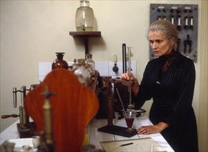 Marie-Christine Barrault sur le tournage de "Marie Curie" en 1989