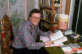 Gilbert Kahn, 1990