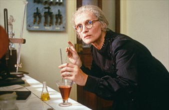 Marie-Christine Barrault sur le tournage de "Marie Curie" en 1989