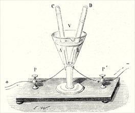 Apparatus for the decomposition of water