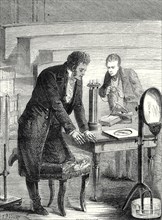 Oersted découvre la déviation de l'aiguille aimantée par le courant électrique fermé (1820)