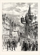 THE RAILWAY STRIKES IN SCOTLAND: A PROCESSION OF STRIKERS PASSING DOWN THE CANONGATE EDINBURGH
