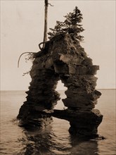 Temple Gate, Apostle Islands, Lake Superior, Lakes & ponds, Rock formations, United States,