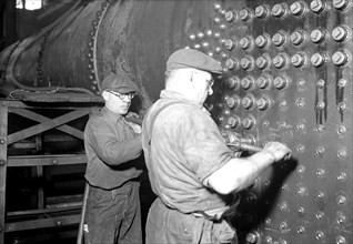 Eddystone, Pennsylvania - Railroad parts. Baldwin Locomotive Works. Boilermaker and helper working