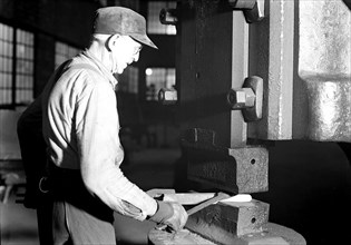 Eddystone, Pennsylvania - Railroad parts. Baldwin Locomotive Works. Blacksmith forging and