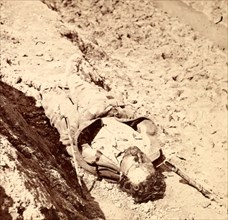 Dead Confederate soldier in the trenches, US, USA, America, Vintage photography