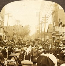 C.T.A.U. Parade on S. Main St., showing John Mitchell in carriage, Wilkes-Barre, Pa., Aug. 10, 1905