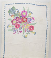 Scarf crepe de Chine with a white ground, which on both sides a multicolored pattern of flowers,