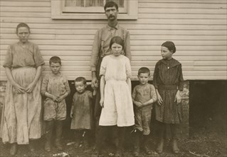 [Gracie Clark, Spinner, With Her Family, Hunstville, Alabama]