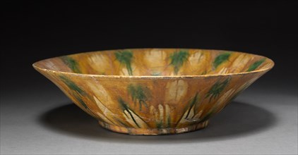 Bowl, 800s-900s. Iraq or Iran, 9th-10th Century. Earthenware with underglaze-painted and incised