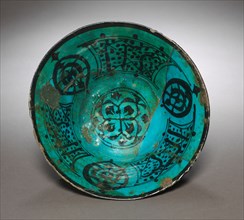 Bowl, Early 13th Century. Syria (Raqqa), Ayyubid Period. Fritware with underglaze-painted design;