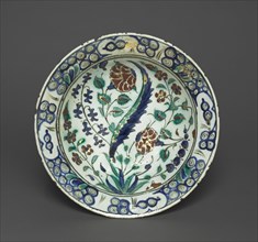Gilded Dish with Flowers and Leaves, c. 1590. Turkey, Iznik, Ottoman Period, late 16th century.
