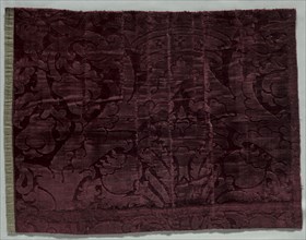 Velvet Fragment, 1500s. Italy, 16th century. Velvet; overall: 38.5 x 50.5 cm (15 3/16 x 19 7/8 in.)