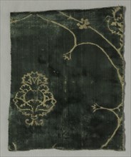 Fragment with Lobed Palmette Pattern, 1400s. Italy, 15th century. Velvet, cut and voided; silk;