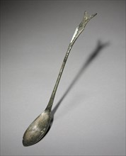 Spoon with Fish-Tail Design, 918-1392. Korea, Goryeo period (918-1392). Bronze; overall: 26.2 cm