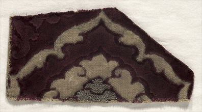 Velvet Fragment, 1400s. Italy or Spain, 15th century. Velvet weave (cut with two heights of pile,