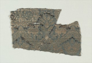 Silk with Dogs and Arabic Script in Swaying Bands, 1370-1400. Italy, last third of 14th century.