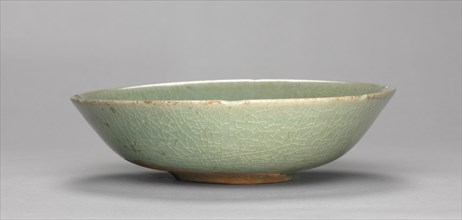 Crackle-glazed Bowl, 1100s. Korea, Goryeo period (918-1392). Pottery; diameter of base: 5.5 cm (2
