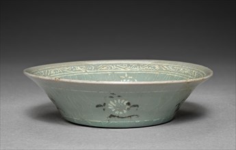 Dish with Inlaid Chrysanthemum Design, 1200s. Korea, Goryeo period (918-1392). diameter of mouth: