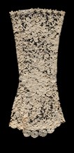 Glove, c. 1850. Flanders, 19th century. Bobbin (Duchese) lace; overall: 25.4 x 11.1 cm (10 x 4 3/8