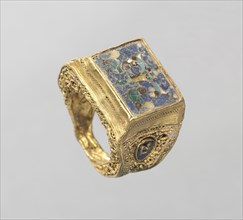 Ring, 800s. Byzantium, 9th century. Gold, filigree and cloisonné enamel; overall: 4.5 x 2.7 x 3.1