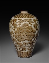 Meiping Vase:  Cizhou Ware, 1100s. China, Northern Song dynasty (960-1127). Buff stoneware with