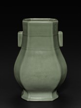 Suspension Vase, 1723-1735. China, Jiangxi province, Jingdezhen kilns, Qing dynasty (1644-1912),
