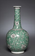 Bottle Vase with Floral Scrolls, 1662-1722. China, Qing dynasty (1644-1912), Kangxi reign