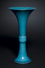 Beaker Vase in Form of Archaic Gu, 1662-1722. China, Jiangxi province, Jingdezhen kilns, Qing