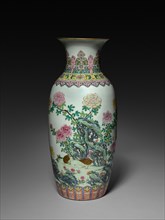Vase, 1736-1795. China, Qing dynasty (1644-1912), Qianlong reign (1735-1795). Porcelain with