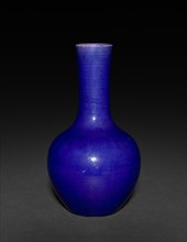 Bottle-Shaped Vase, 1736-1795. China, Qing dynasty (1644-1912), Qianlong reign (1735-1795).