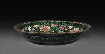 Dish, 1736-1795. China, Qing dynasty (1644-1912), Qianlong reign (1735-1795). Porcelain with
