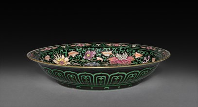 Dish, 1736-1795. China, Qing dynasty (1644-1912), Qianlong reign (1735-1795). Porcelain with