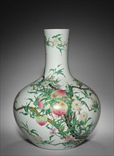 Bottle-shaped Vase, 1736-1795. China, Jiangxi province, Jingdezhen, Qing dynasty (1644-1912),