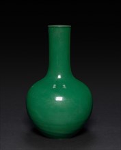 Bottle-shaped Vase, 1736-1795. China, Qing dynasty (1644-1911), Qianlong reign (1736-1795).