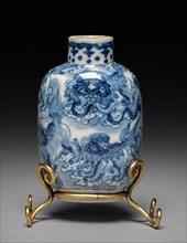 Flattened Ovoid Snuff Bottle with Stopper, 1573-1620. China, Jiangxi province, Jingdezhen kilns,